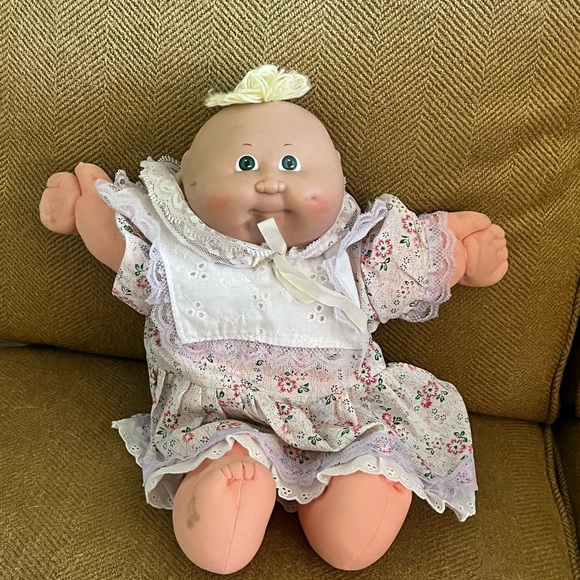 Cabbage Patch Doll Vintage Baby w Clothes Dimple Blonde green Eyes Tan - Picture 5 of 10